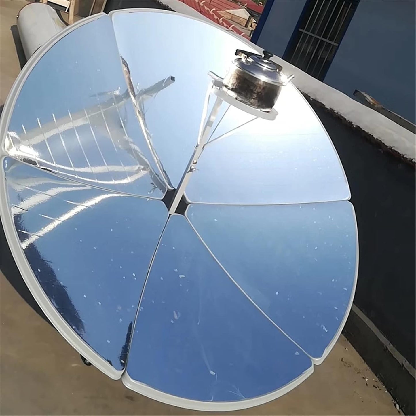 Portable Concentrating Solar Cooker 1000-1500W Thermal Power for Camping Outdoor, 1472-1832F Concentrator for Cooking, Boiling Water, Heating